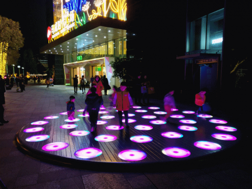 深圳商业美陈，助力马成时代广场再度腾飞！