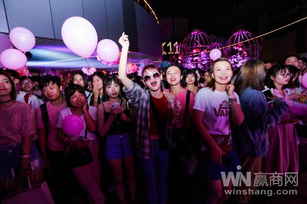 武汉首座PINK艺术乐园在光谷K11开幕 沉浸式美陈新升级 武汉首座PINK艺术乐园在光谷K11开幕 沉浸式美陈新升级